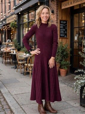 Pamela Love
Maroon Sweater Dress in size XL EUC